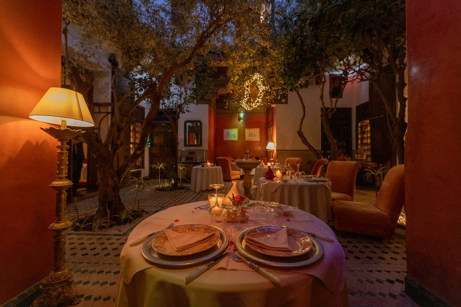 Architecture intérieure et patio du riad