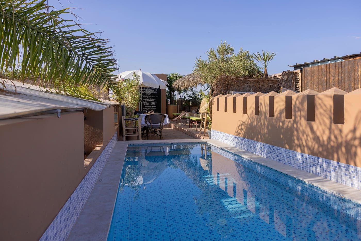 Piscine et terrasse solarium
